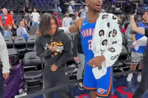 居然敢把師傅打爆了！亞歷山大賽后和導(dǎo)師保羅擁抱